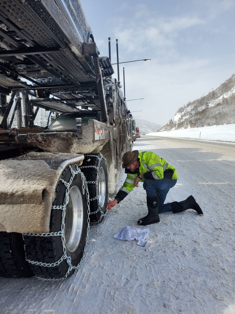 Snow Tire Chains Chain Law assistance Vail Transport Towing